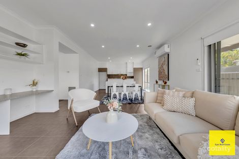 Property photo of 10 Healesville Loop Craigieburn VIC 3064