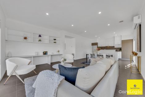 Property photo of 10 Healesville Loop Craigieburn VIC 3064