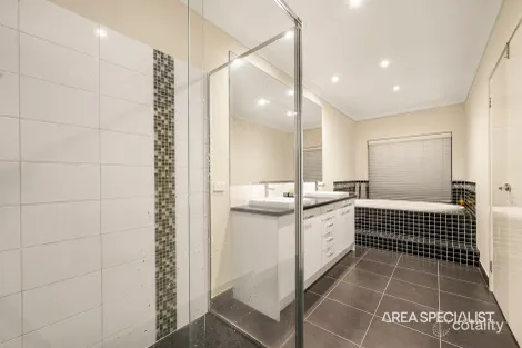 Property photo of 11 Discovery Drive Tarneit VIC 3029