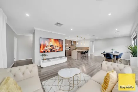 Property photo of 8 Haystack Drive Truganina VIC 3029