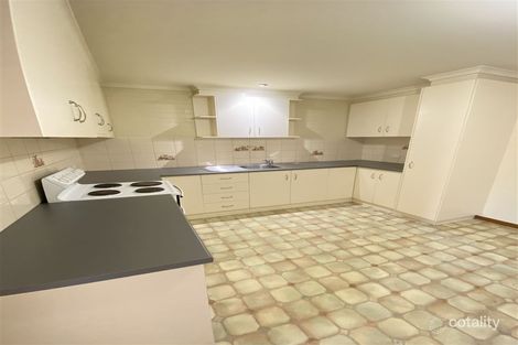 Property photo of 9/10-12 Rose Street Hillston NSW 2675