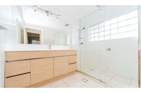 Property photo of 2/31 Callistemon Court Arundel QLD 4214