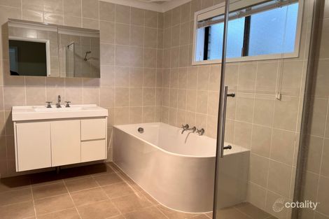 Property photo of 16 Crichton Crescent Young NSW 2594