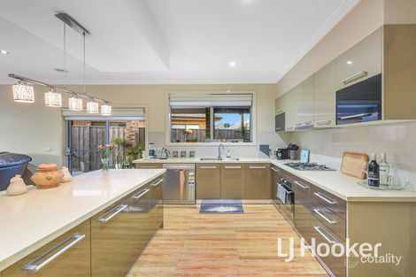 Property photo of 8 Herring Avenue Cranbourne North VIC 3977