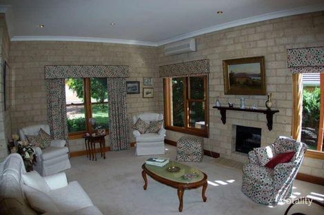 Property photo of 22 Hillcrest Place Dubbo NSW 2830