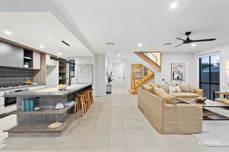 Property photo of 28 Northwater Drive Hope Island QLD 4212