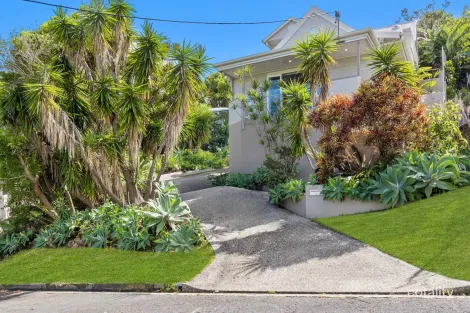 35 Brakes Cres, Miami, QLD 4220