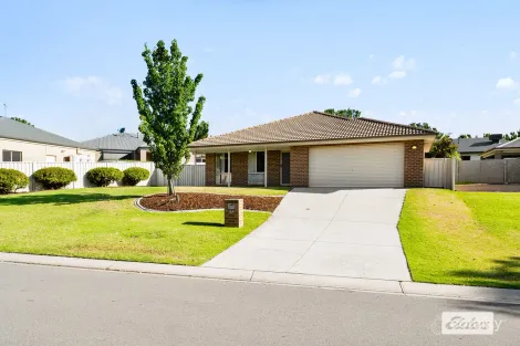 Property photo of 26 Craig Circuit Leneva VIC 3691