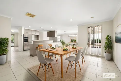 Property photo of 26 Craig Circuit Leneva VIC 3691