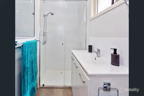 Property photo of 2 Regal Court Highland Park QLD 4211