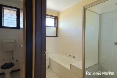 Property photo of 3/28 Stradbroke Drive St Albans VIC 3021