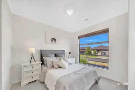 Property photo of 14 Hayward Street Point Cook VIC 3030
