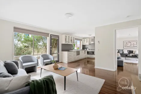 Property photo of 44 Carbon Crescent Mill Park VIC 3082