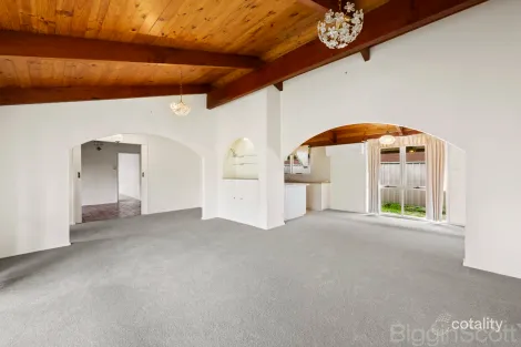 Property photo of 10 Avoca Crescent Alfredton VIC 3350