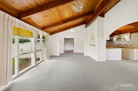 Property photo of 10 Avoca Crescent Alfredton VIC 3350