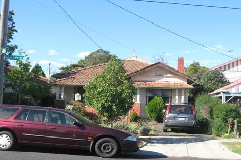 Property photo of 32 Railway Road Carnegie VIC 3163