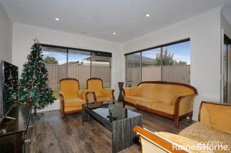 Property photo of 25 Discovery Close Craigieburn VIC 3064