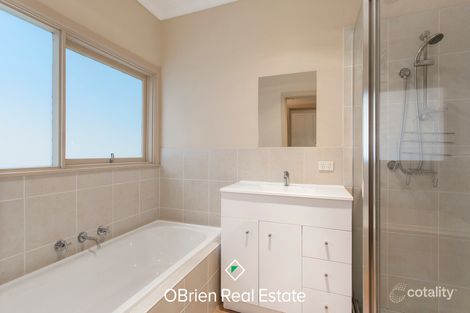 Property photo of 1 Shelford Court Cheltenham VIC 3192