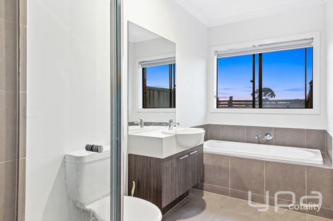 Property photo of 34 Hammersmith Road Wyndham Vale VIC 3024