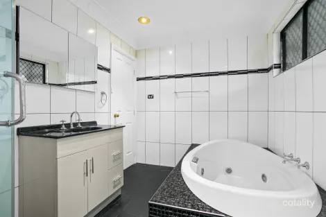 Property photo of 22 Valley Drive Figtree NSW 2525