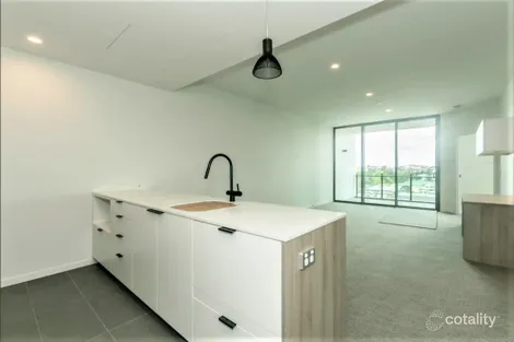 811/2-4 Edmondstone St, South Brisbane, QLD 4101
