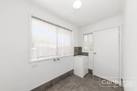 Property photo of 28 Kalgoorlie Crescent Fisher ACT 2611