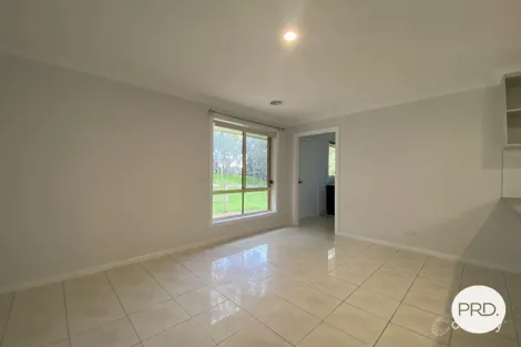 Property photo of 52 Greentree Way West Albury NSW 2640