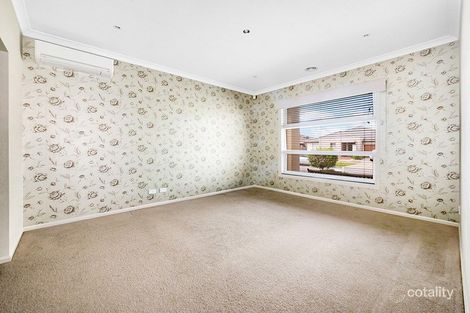 Property photo of 5 Kindred Avenue Cranbourne North VIC 3977