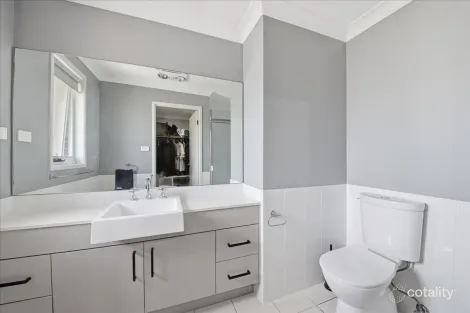 Property photo of 62 Greenfield Crescent Elderslie NSW 2570