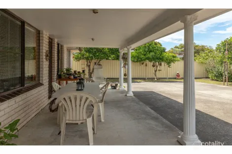 Property photo of 8 De Lore Crescent Tuncurry NSW 2428