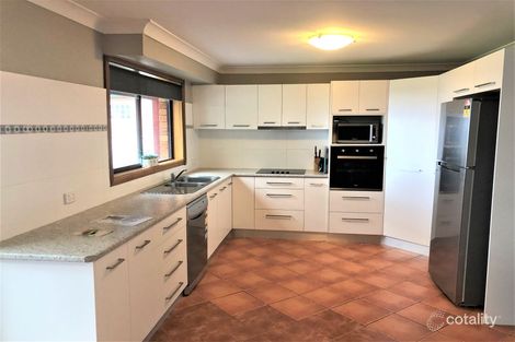 Property photo of 2 The Boulevarde Oak Flats NSW 2529