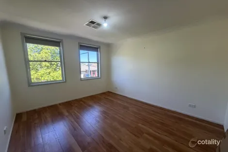 Property photo of 34 Wiseman Circuit Ropes Crossing NSW 2760