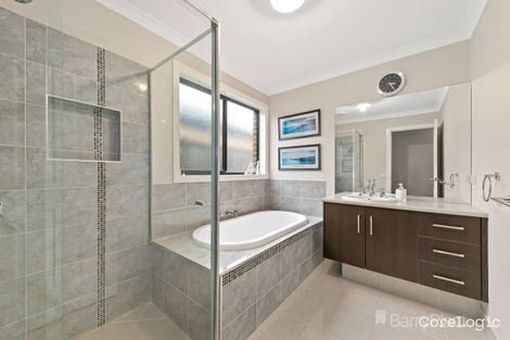 Property photo of 6 Retreat Avenue Cranbourne North VIC 3977