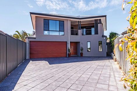 Property photo of 33 Sheffield Place Hillarys WA 6025