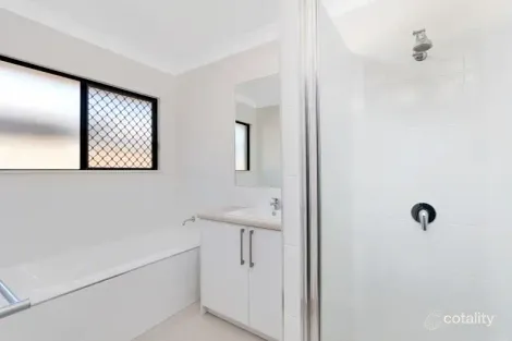 Property photo of 19 Eluma Mews Smithfield QLD 4878