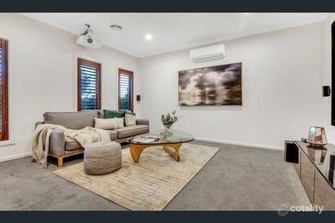 Property photo of 17 Escapade Boulevard Craigieburn VIC 3064