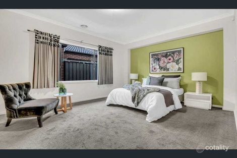 Property photo of 17 Escapade Boulevard Craigieburn VIC 3064