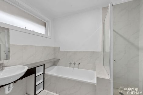 Property photo of 5 Caine Court Endeavour Hills VIC 3802