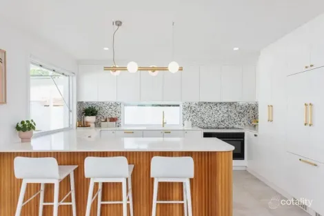 2/57 Nobby Pde, Miami, QLD 4220