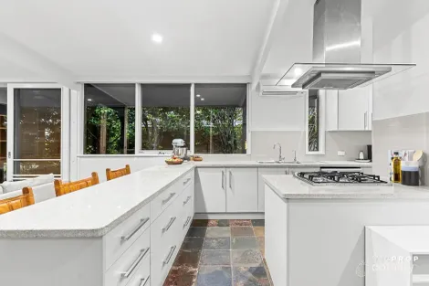 Property photo of 32 Robern Parade Viewbank VIC 3084
