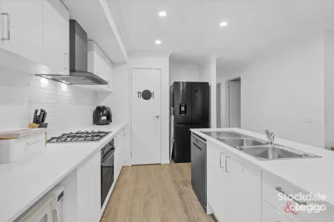 Property photo of 64 Parkhurst Drive Cranbourne East VIC 3977