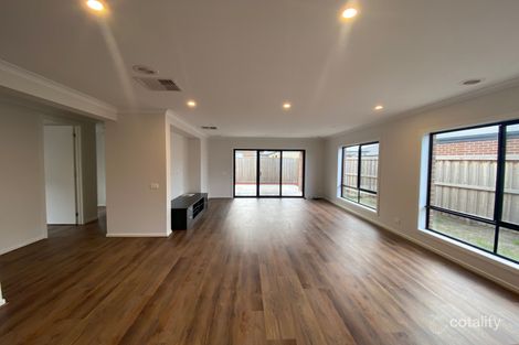 Property photo of 19 Hollybush Avenue Clyde VIC 3978