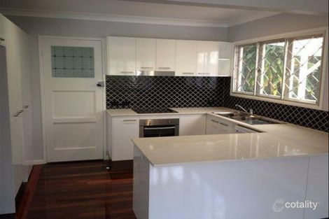 Property photo of 2/12 Lade Street Coorparoo QLD 4151