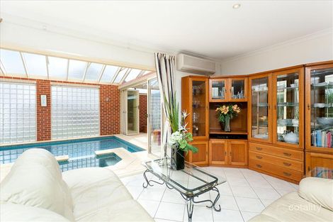 Property photo of 32 Lakeview Gardens Jerrabomberra NSW 2619