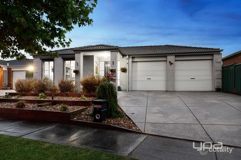 Property photo of 16 Fairweather Drive Burnside VIC 3023