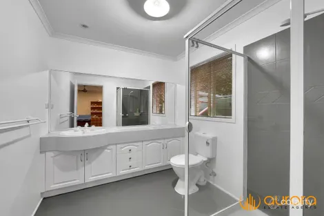 Property photo of 8 Cunneen Crescent Berwick VIC 3806