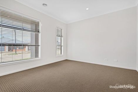 Property photo of 25 Rochester Drive Mickleham VIC 3064
