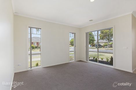 Property photo of 17 Grand Arch Way Berwick VIC 3806