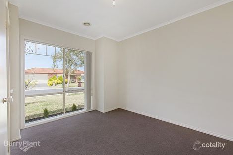 Property photo of 17 Grand Arch Way Berwick VIC 3806