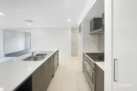 Property photo of 46 Foxtail Circuit Wallan VIC 3756